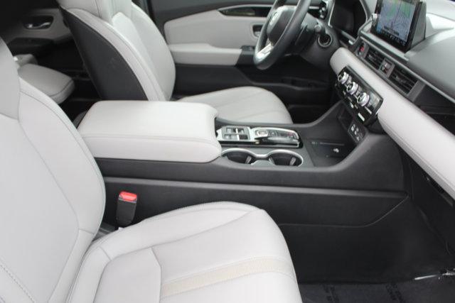 Photo of 2025 Blue Honda Pilot