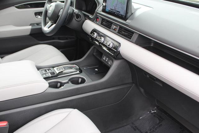 Photo of 2025 Blue Honda Pilot