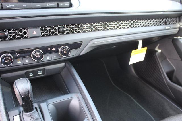 Photo of 2025 Platinum White Pearl Honda Accord