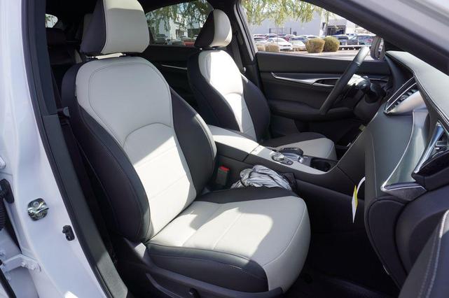 Photo of 2025 Radiant White INFINITI QX55