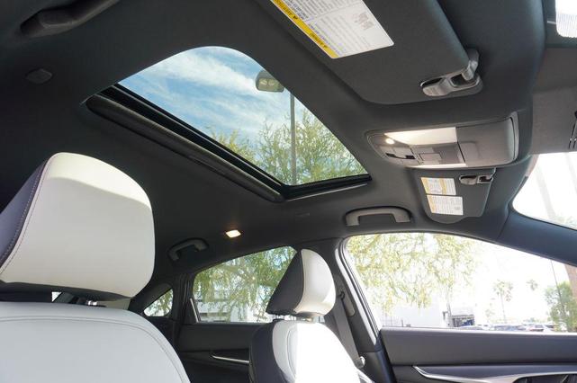 Photo of 2025 Radiant White INFINITI QX55