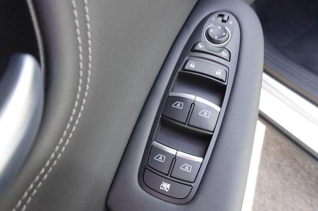 Photo of 2025 Radiant White INFINITI QX55