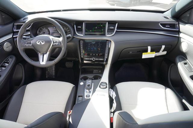 Photo of 2025 Radiant White INFINITI QX55