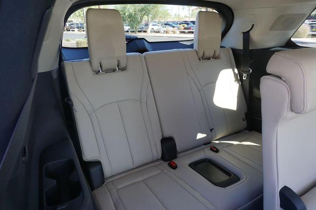 Photo of 2025 Glacier White INFINITI QX60