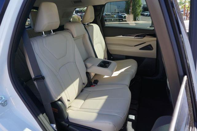 Photo of 2025 Glacier White INFINITI QX60