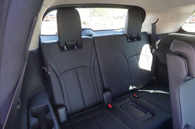 Photo of 2025 Majestic White INFINITI QX60