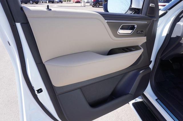Photo of 2025 Radiant White INFINITI QX80