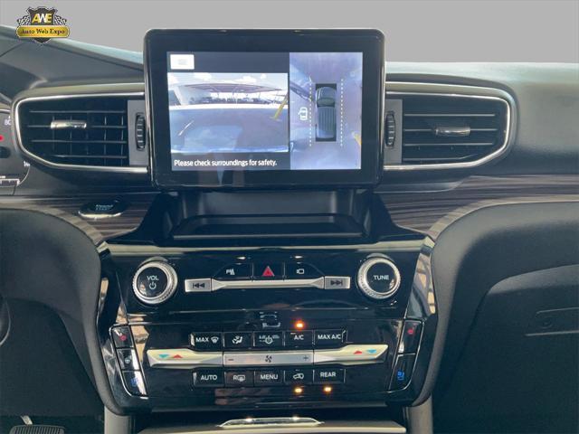 Photo of 2023 Carbonized Gray Metallic Ford Explorer