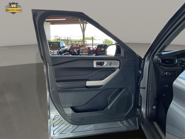 Photo of 2023 Carbonized Gray Metallic Ford Explorer