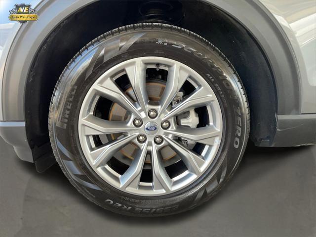 Photo of 2023 Carbonized Gray Metallic Ford Explorer