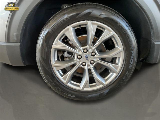 Photo of 2023 Carbonized Gray Metallic Ford Explorer