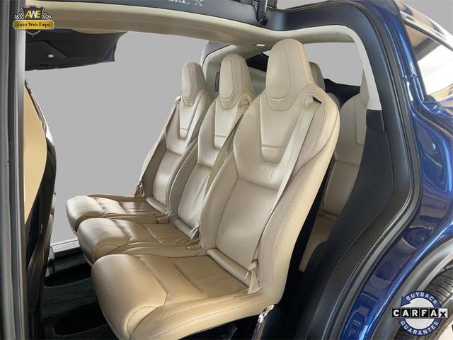 Photo of 2017 Deep Blue Metallic Tesla Model X