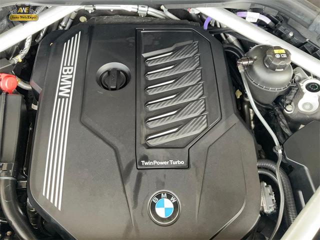 Photo of 2022 Mineral White Metallic BMW X7