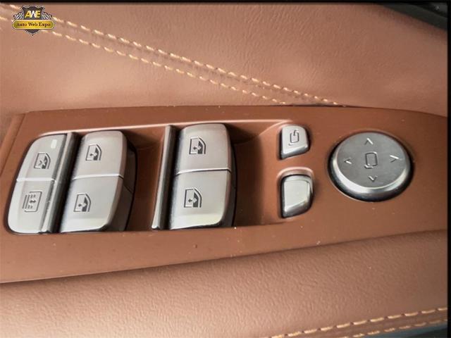 Photo of 2022 Mineral White Metallic BMW X7
