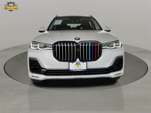 Photo of 2022 Mineral White Metallic BMW X7