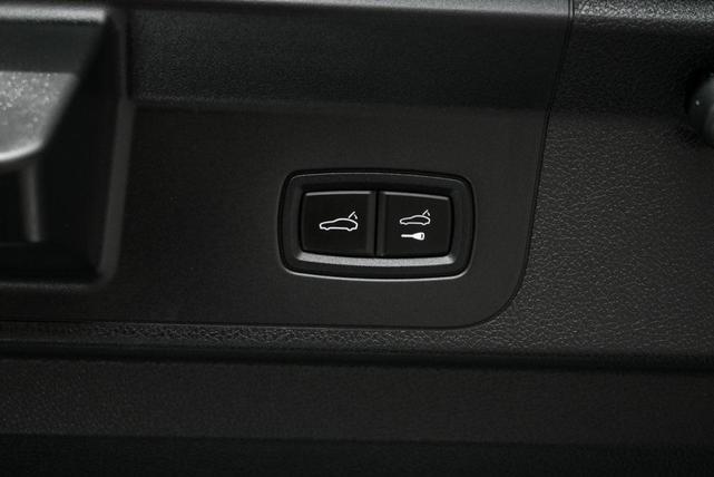 Photo of 2023 Gentian Blue Metallic Porsche Panamera