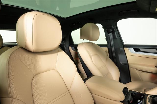 Photo of 2025 Carrara White Metallic Porsche Cayenne
