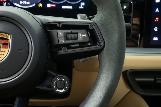 Photo of 2025 Carrara White Metallic Porsche Cayenne