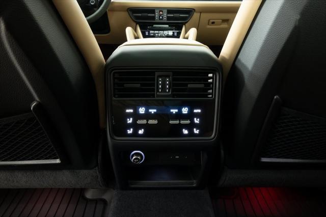 Photo of 2025 Carrara White Metallic Porsche Cayenne
