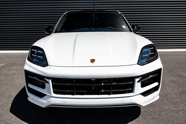 Photo of 2025 Carrara White Metallic Porsche Cayenne