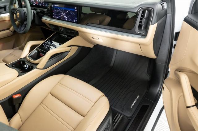 Photo of 2025 Carrara White Metallic Porsche Cayenne