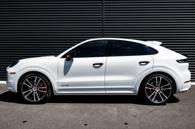 Photo of 2025 Carrara White Metallic Porsche Cayenne
