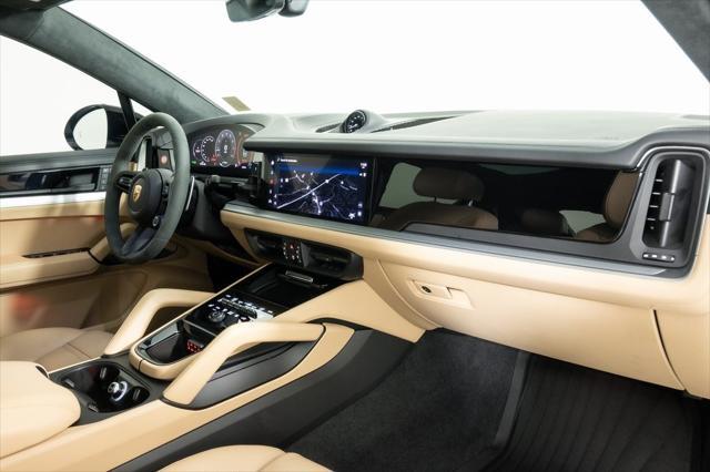 Photo of 2025 Carrara White Metallic Porsche Cayenne