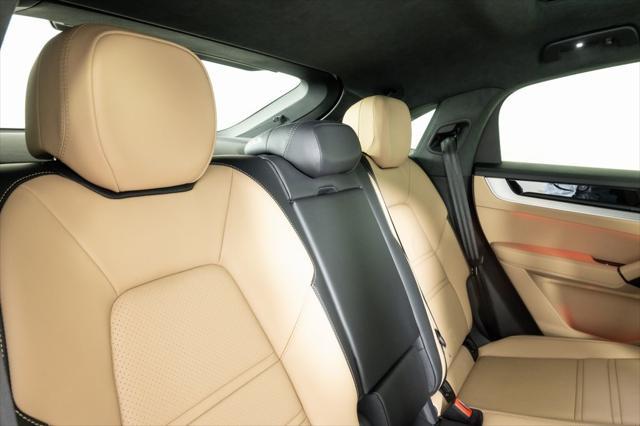 Photo of 2025 Carrara White Metallic Porsche Cayenne