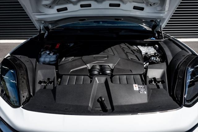 Photo of 2025 Carrara White Metallic Porsche Cayenne