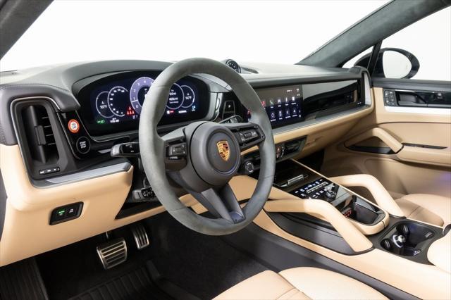 Photo of 2025 Carrara White Metallic Porsche Cayenne
