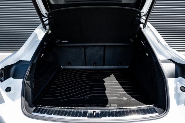 Photo of 2025 Carrara White Metallic Porsche Cayenne