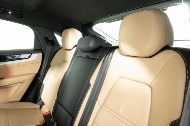 Photo of 2025 Carrara White Metallic Porsche Cayenne
