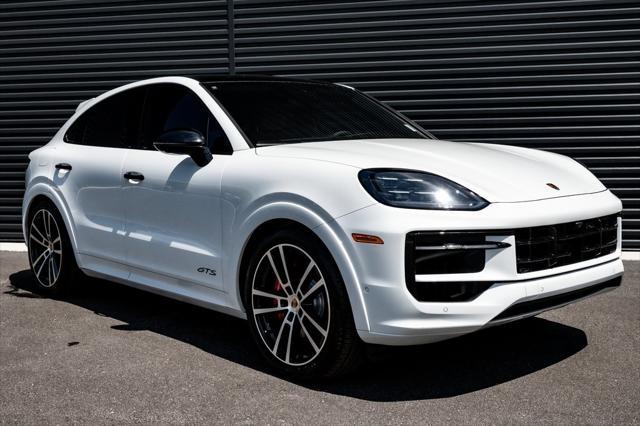 Photo of 2025 Carrara White Metallic Porsche Cayenne