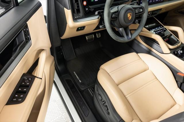Photo of 2025 Carrara White Metallic Porsche Cayenne