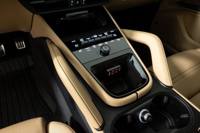 Photo of 2025 Carrara White Metallic Porsche Cayenne