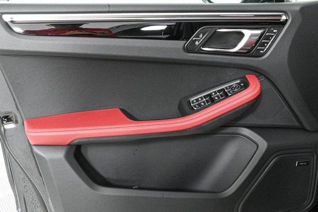 Photo of 2025 Black Porsche Macan