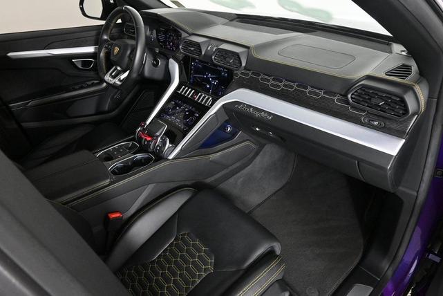 Photo of 2022 Purple Lamborghini Urus