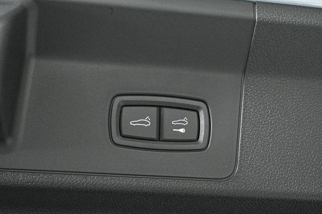 Photo of 2025 Dolomite Silver Metallic Porsche Panamera E-Hybrid