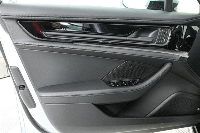 Photo of 2025 Dolomite Silver Metallic Porsche Panamera E-Hybrid
