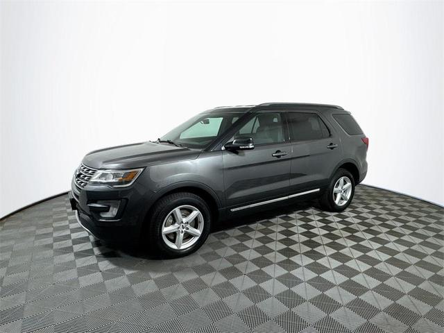 Photo of 2017 White Platinum Metallic Tri-Coat Ford Explorer