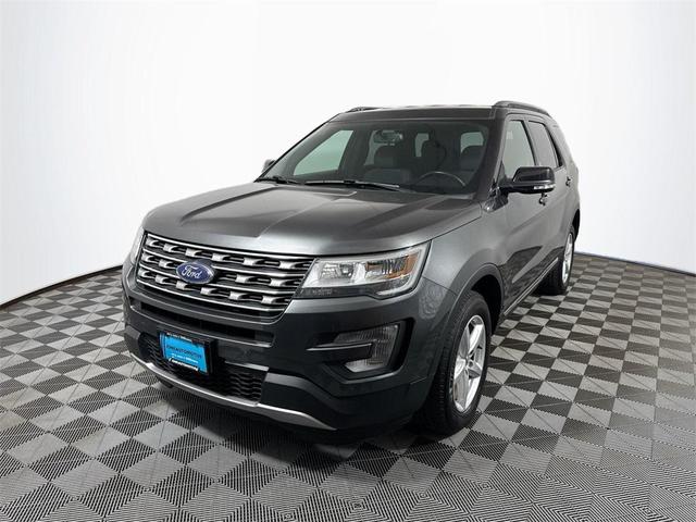 Photo of 2017 White Platinum Metallic Tri-Coat Ford Explorer