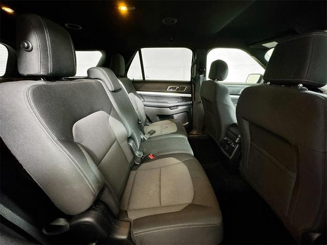 Photo of 2017 White Platinum Metallic Tri-Coat Ford Explorer