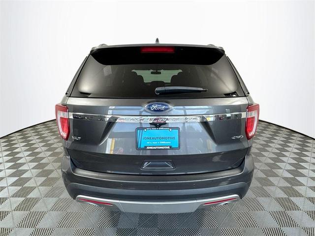 Photo of 2017 White Platinum Metallic Tri-Coat Ford Explorer