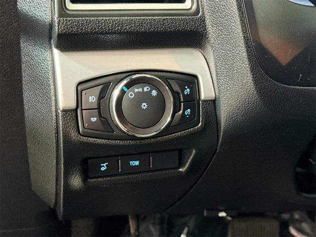 Photo of 2017 White Platinum Metallic Tri-Coat Ford Explorer