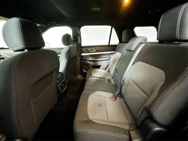 Photo of 2017 White Platinum Metallic Tri-Coat Ford Explorer