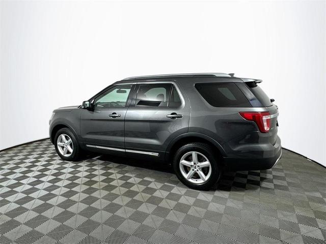 Photo of 2017 White Platinum Metallic Tri-Coat Ford Explorer