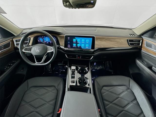 Photo of 2025 Platinum Volkswagen Atlas