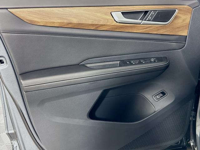 Photo of 2025 Platinum Volkswagen Atlas