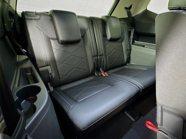 Photo of 2025 Platinum Volkswagen Atlas