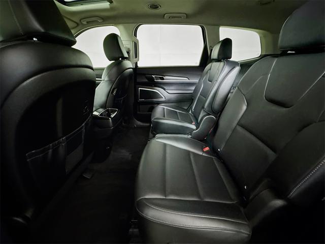Photo of 2022 Ebony Black Kia Telluride